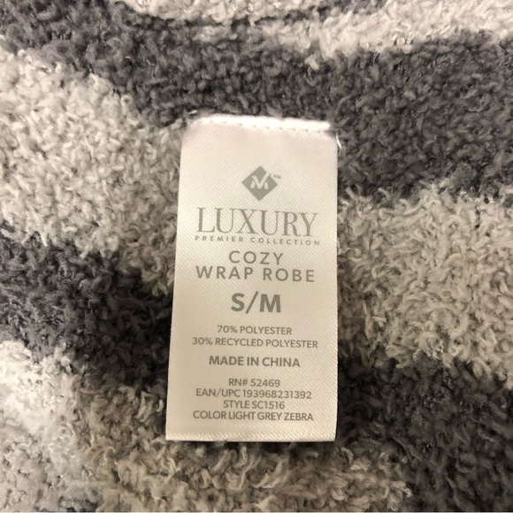 Member's Mark Luxury Collection Ladies Cozy Wrap Robe Size S/M Gray Zebra NWOT - Picture 3 of 5